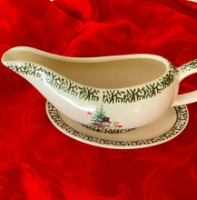 Load image into Gallery viewer, Treasures by Tawanna Vintage Green and Red Holiday Gravy Boat Set