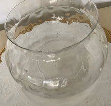 Load image into Gallery viewer, Clear glass bowl.