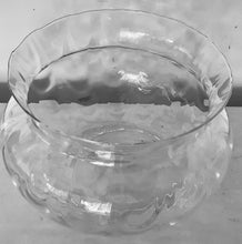 Load image into Gallery viewer, Clear glass bowl.