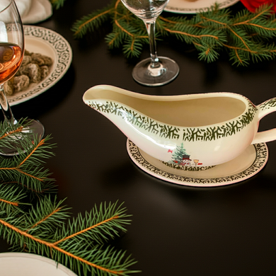 Treasures by Tawanna Vintage Green and Red Holiday Gravy Boat Set